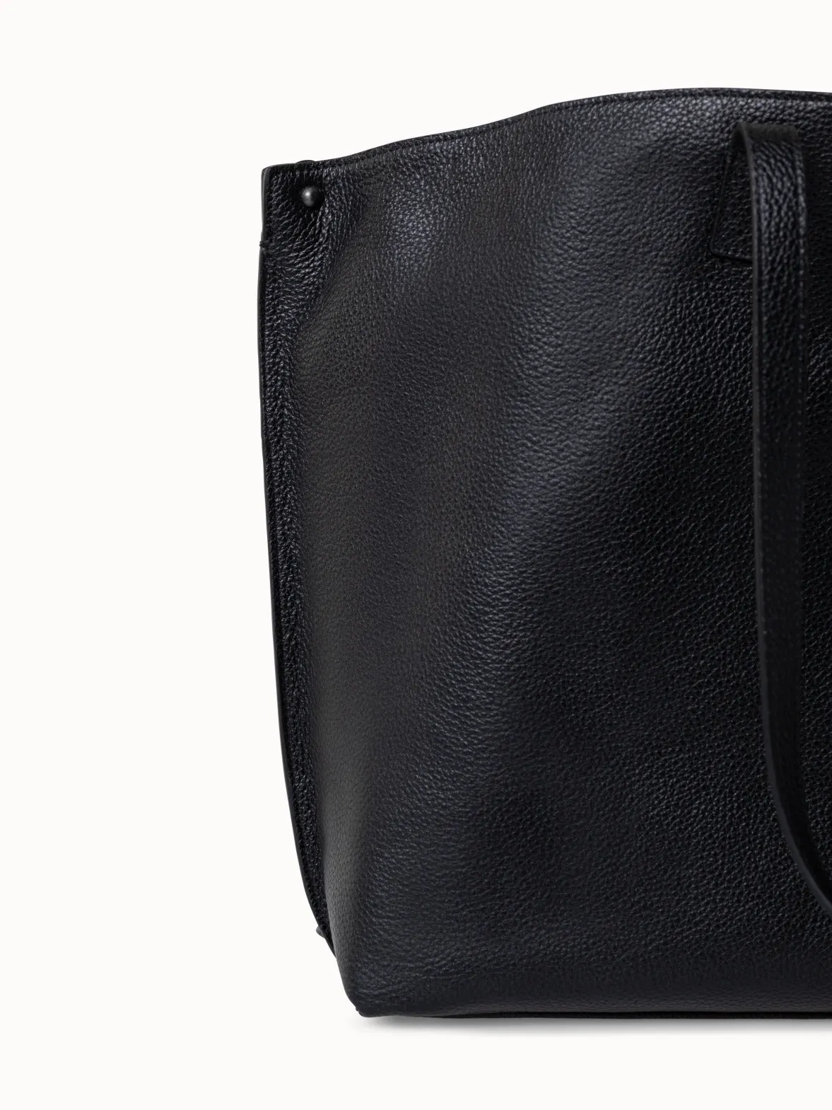 Ai Medium Shoulder Tote