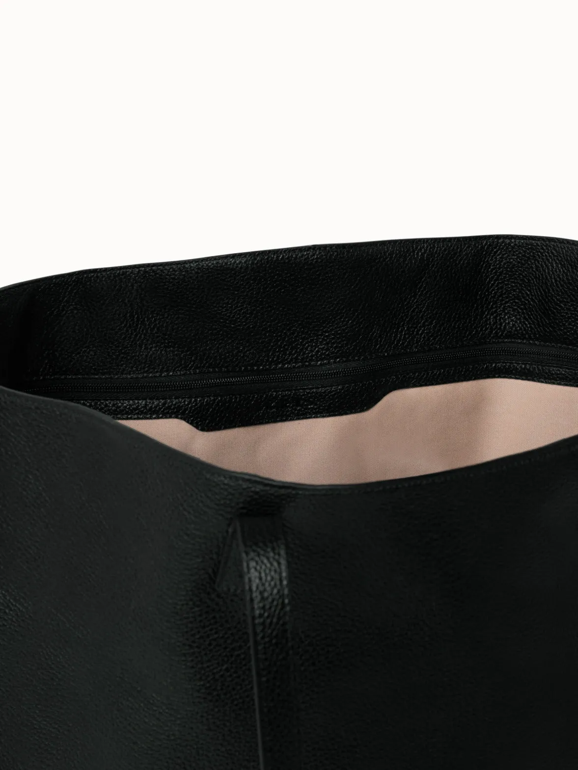 Ai Medium Shoulder Tote