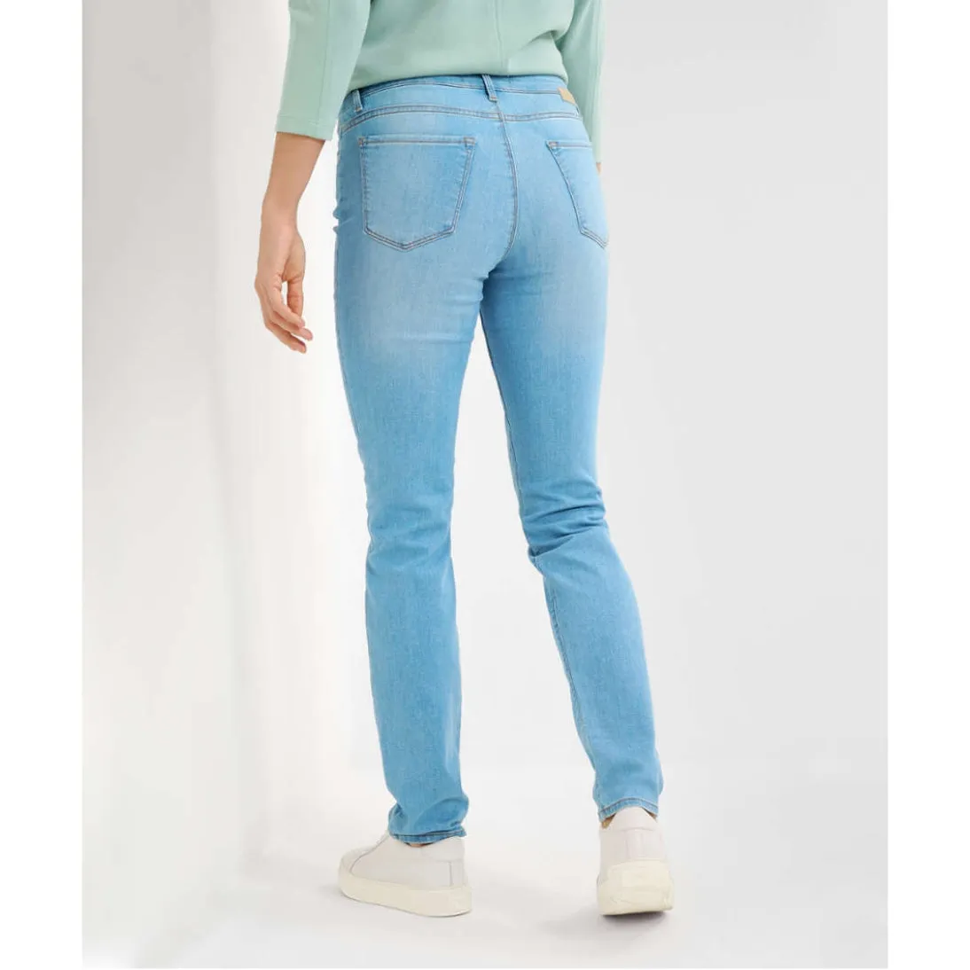 Brax Shakira Free to Move Super Stretch Denim Five-pocket Drainpipe Jeans 71-7958 Used Bleached Blue