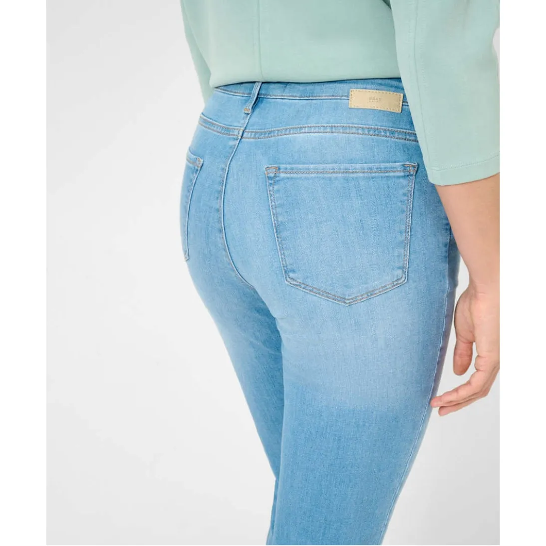 Brax Shakira Free to Move Super Stretch Denim Five-pocket Drainpipe Jeans 71-7958 Used Bleached Blue