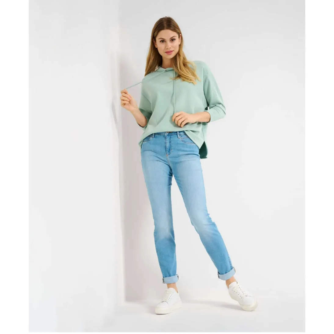 Brax Shakira Free to Move Super Stretch Denim Five-pocket Drainpipe Jeans 71-7958 Used Bleached Blue