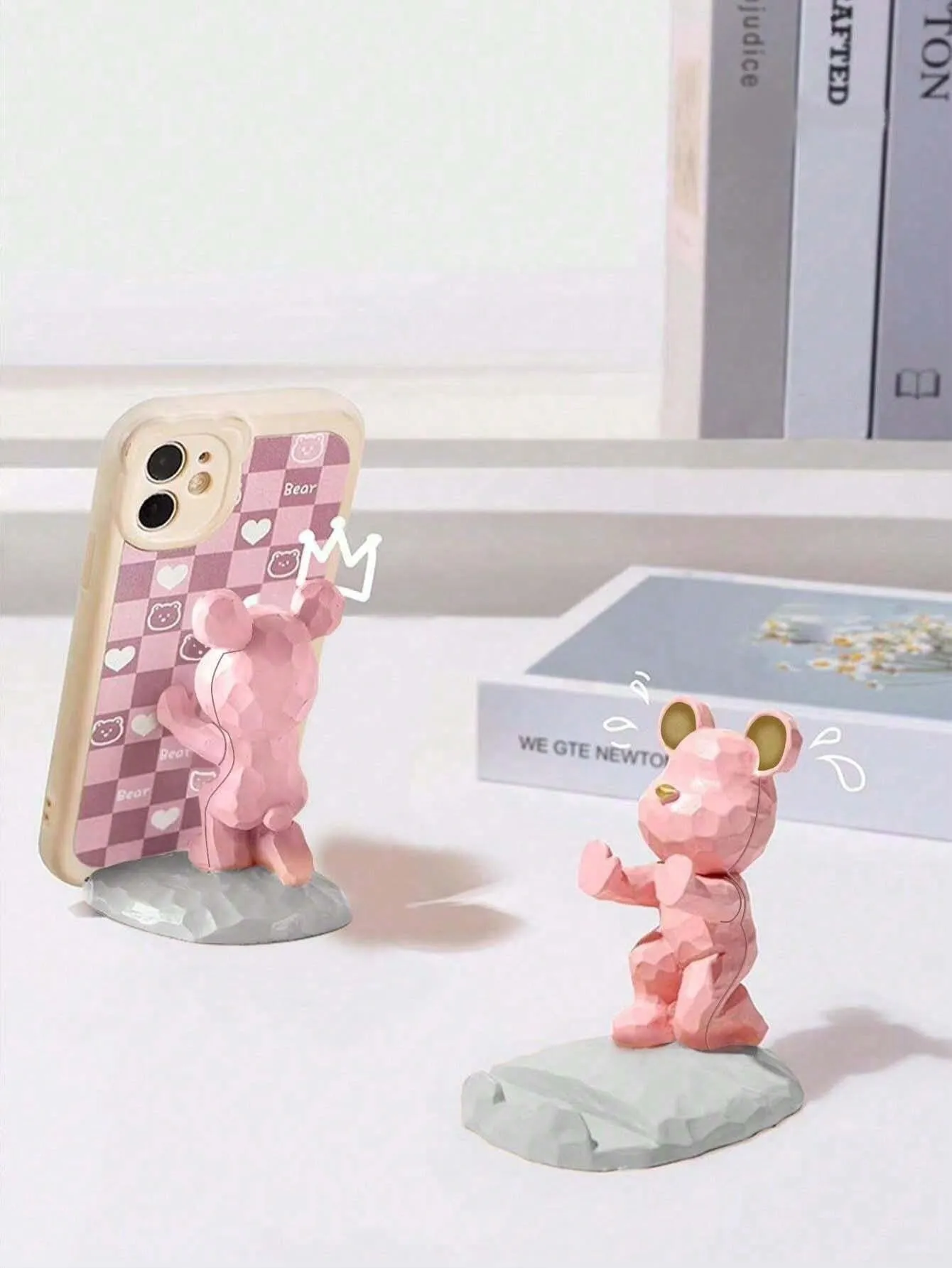Cute Bear-Shaped Phone & Tablet Stand – Adorable Desk and Bedroom Decoration